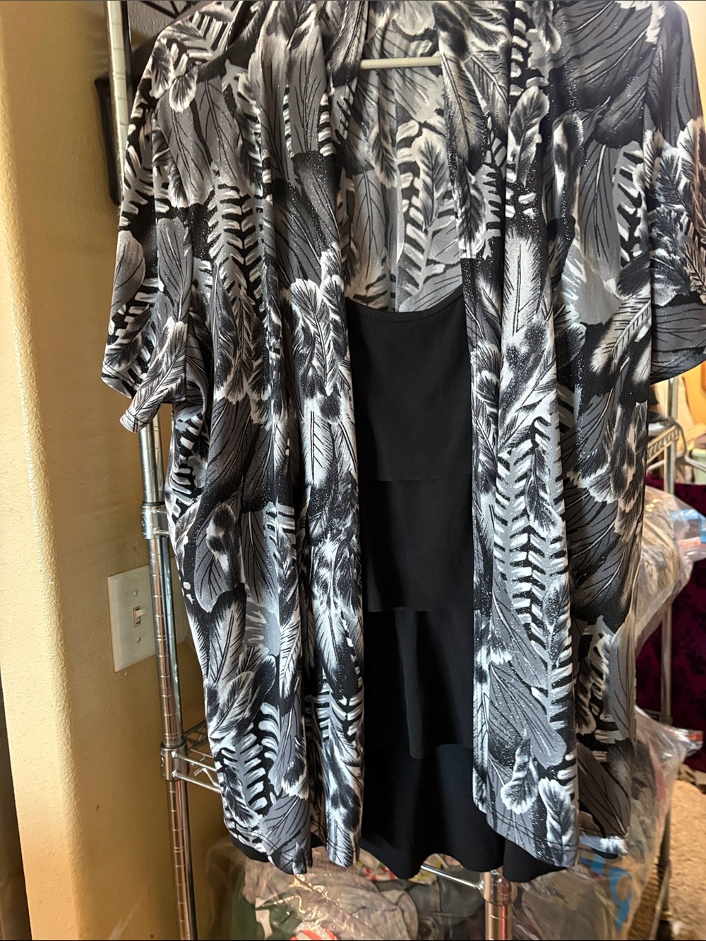 Women’s Black & White Feather-Print Open Cardigan Blouse